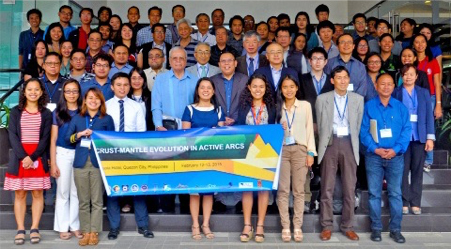 Local and foreign geoscientists with representatives from  the government and private industries at the International  Symposium on Crust-Mantle Evolution in Active Arcs.
