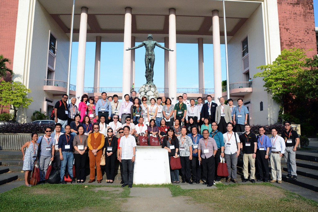 The 7th SEADOM Congress delegates with (front row, 9th from left) UPD Chancellor Dr. Michael L. Tan, (3rd row, 2nd from left) SEADOM founder Dr. Surgee Charoensook and (4th row, 3rd from left) SEADOM president Prof. Bernard Lanskey.